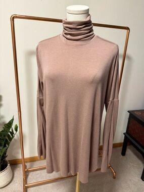 Kit and Ace Dusty Rose Turtleneck Sweater